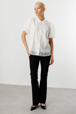 Ekol Yakası Dantel İşlemeli Tül Gömlek