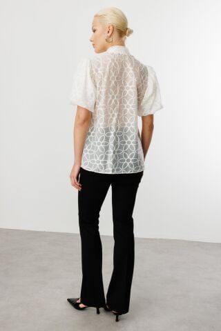 Ekol Yakası Dantel İşlemeli Tül Gömlek