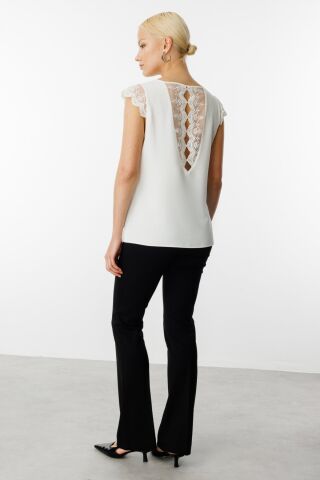 Ekol Dantel Detaylı Kolsuz Bluz