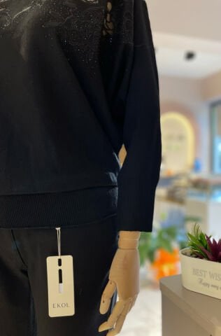 Çiçek Motifli Yarasa Kol Triko Siyah