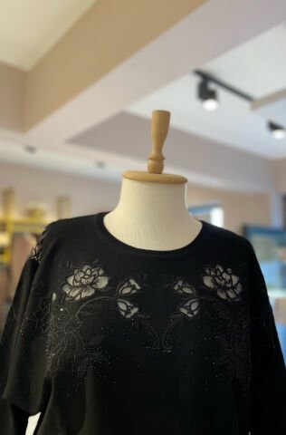 Çiçek Motifli Yarasa Kol Triko Siyah