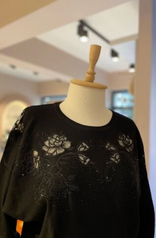 Çiçek Motifli Yarasa Kol Triko Siyah