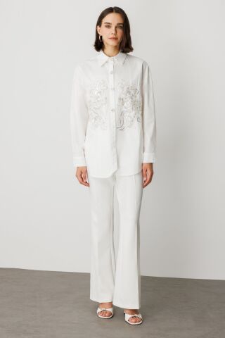 On İşlemeli Taş Düğmeli Pamuk Gömlek Beyaz