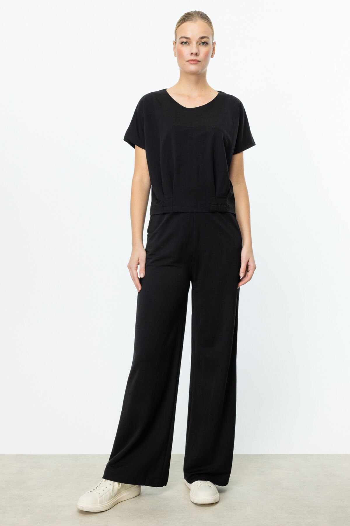 On Beli Lastikli Bol Paça Pantolon ve Beli Pileli Bluz Takım