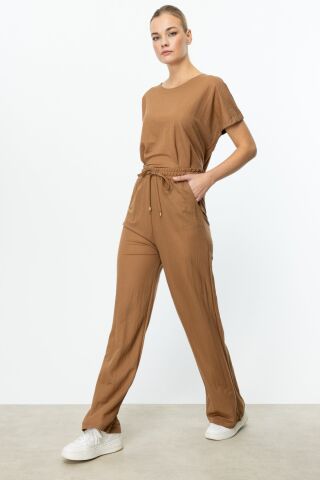 On Sıfır Yaka Beli Pileli Bluz ve Beli Lastikli Bol Paça Pantolon Takım