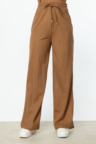 On Sıfır Yaka Beli Pileli Bluz ve Beli Lastikli Bol Paça Pantolon Takım