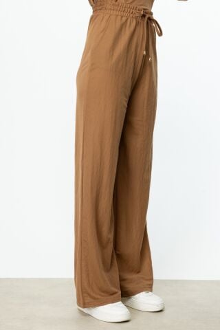 On Sıfır Yaka Beli Pileli Bluz ve Beli Lastikli Bol Paça Pantolon Takım