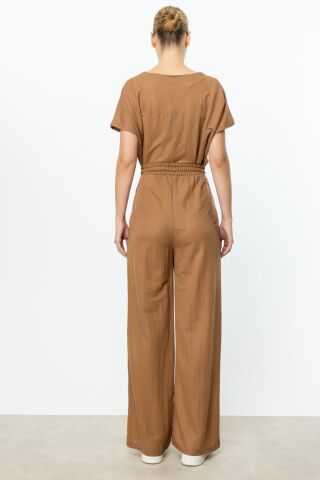 On Sıfır Yaka Beli Pileli Bluz ve Beli Lastikli Bol Paça Pantolon Takım