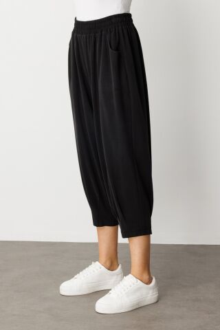 On Beli Lastikli Paçası Pensli Pantolon