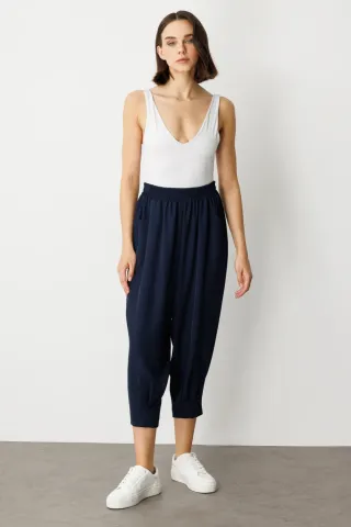 On Paçası Pileli Şalvar Pantolon