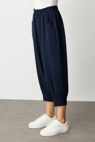 On Paçası Pileli Şalvar Pantolon