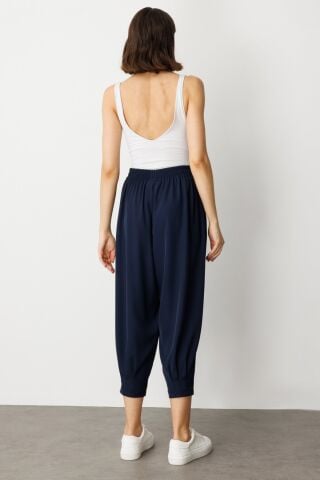 On Paçası Pileli Şalvar Pantolon