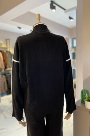 Çizgi Detaylı Boğazlı Triko Kazak Siyah