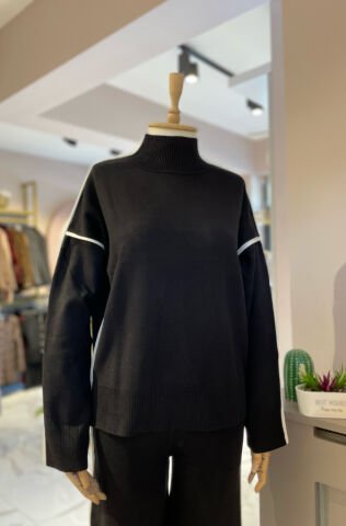 Çizgi Detaylı Boğazlı Triko Kazak Siyah