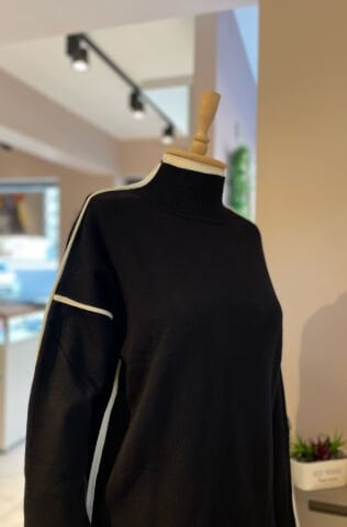 Çizgi Detaylı Boğazlı Triko Kazak Siyah