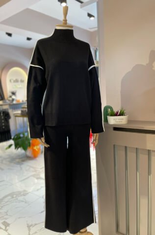 Çizgi Detaylı Boğazlı Triko Kazak Siyah