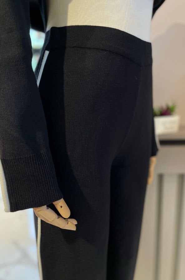 Beli Lastikli Çizgi Detaylı Geniş Paça Triko Pantolon Siyah