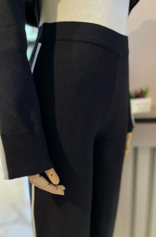 Beli Lastikli Çizgi Detaylı Geniş Paça Triko Pantolon Siyah