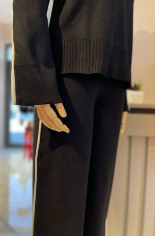 Beli Lastikli Çizgi Detaylı Geniş Paça Triko Pantolon Siyah