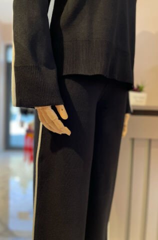 Beli Lastikli Çizgi Detaylı Geniş Paça Triko Pantolon Siyah