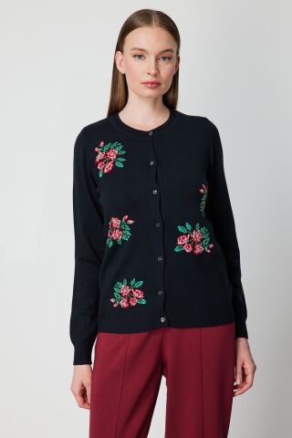 On Çiçek Nakışlı Triko Hırka