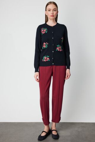 On Çiçek Nakışlı Triko Hırka