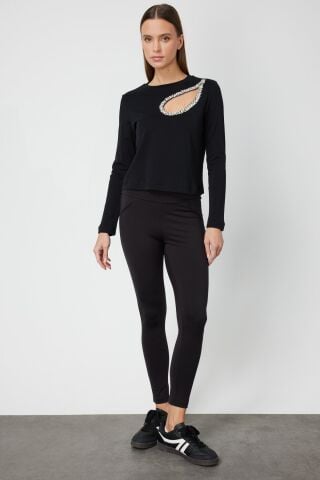 On Taş İşlemeli Pencere Detaylı Bluz