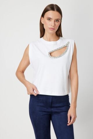 On Taşlı Pencere Detaylı Kolsuz Bluz Beyaz