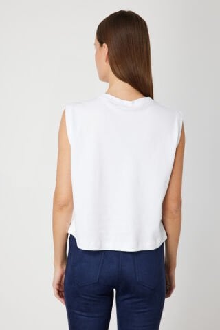 On Taşlı Pencere Detaylı Kolsuz Bluz Beyaz