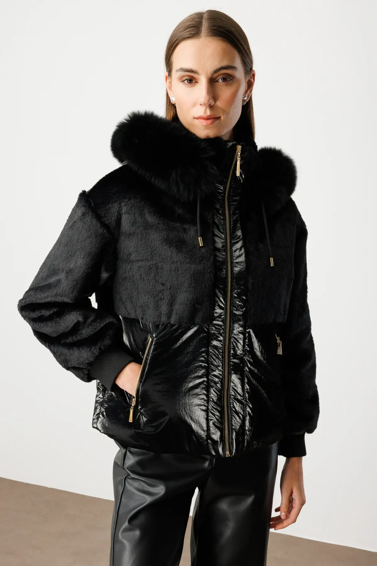 Ekol Parlak Kumaşlı Peluş Mont Siyah