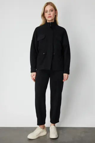 On Paçası Dikişli Dokulu Pantolon Siyah