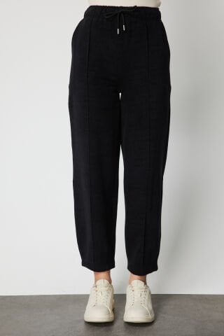 On Paçası Dikişli Dokulu Pantolon Siyah