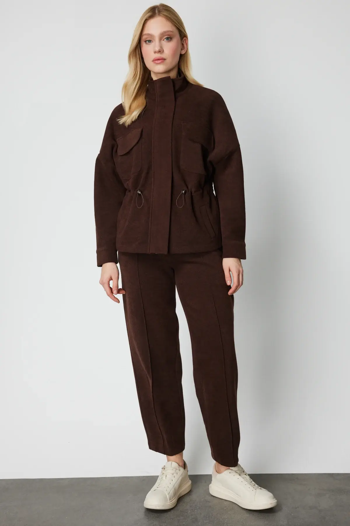 On Paçası Dikişli Dokulu Pantolon