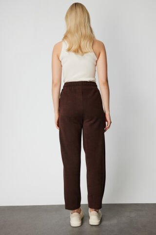 On Paçası Dikişli Dokulu Pantolon