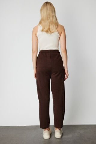 On Paçası Dikişli Dokulu Pantolon