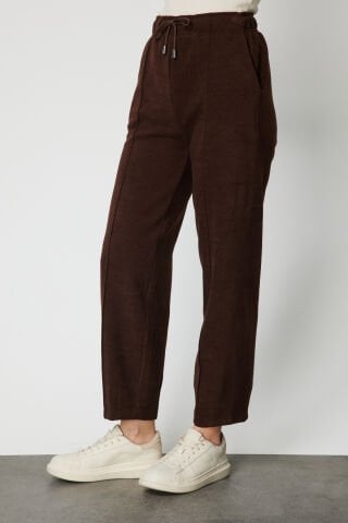 On Paçası Dikişli Dokulu Pantolon