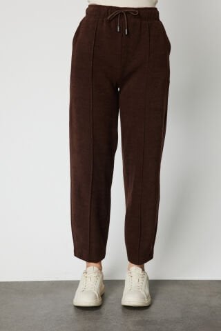 On Paçası Dikişli Dokulu Pantolon