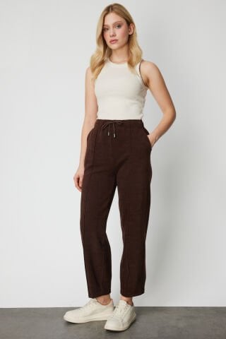 On Paçası Dikişli Dokulu Pantolon