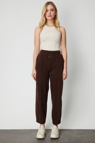 On Paçası Dikişli Dokulu Pantolon