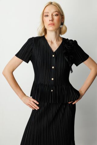 Ekol Akordiyon Kumaş Gül Detaylı Bluz ve                                                                                    Akordiyon kumaş Etek Takım