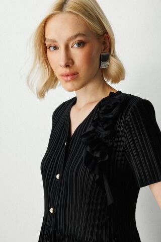 Ekol Akordiyon Kumaş Gül Detaylı Bluz ve                                                                                    Akordiyon kumaş Etek Takım