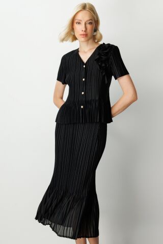 Ekol Akordiyon Kumaş Gül Detaylı Bluz ve                                                                                    Akordiyon kumaş Etek Takım