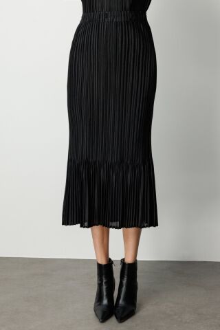 Ekol Akordiyon Kumaş Gül Detaylı Bluz ve                                                                                    Akordiyon kumaş Etek Takım