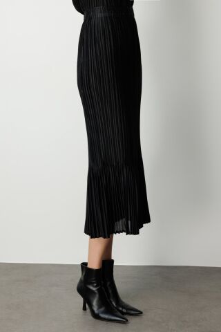 Ekol Akordiyon Kumaş Gül Detaylı Bluz ve                                                                                    Akordiyon kumaş Etek Takım