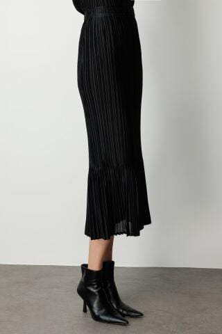 Ekol Akordiyon Kumaş Gül Detaylı Bluz ve                                                                                    Akordiyon kumaş Etek Takım