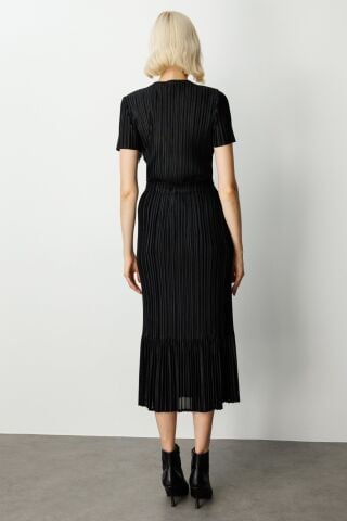 Ekol Akordiyon Kumaş Gül Detaylı Bluz ve                                                                                    Akordiyon kumaş Etek Takım