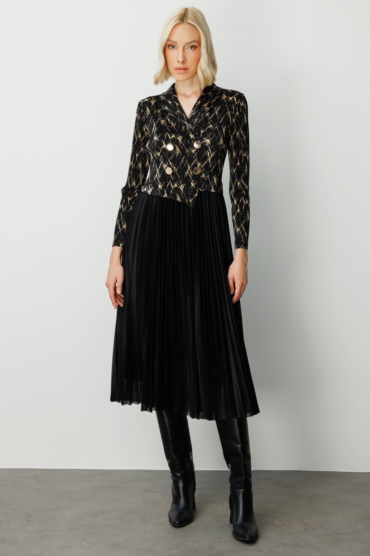 Ekol Eteği Piliseli Düğme Detaylı Elbise Siyah