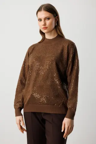 On Taşlı Dik Yaka Triko Kazak