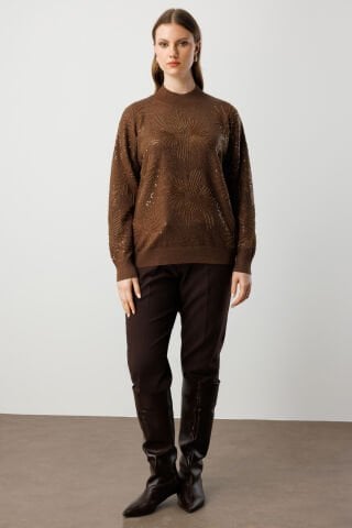 On Taşlı Dik Yaka Triko Kazak