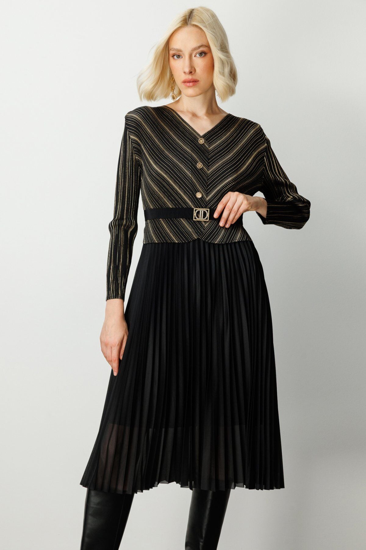 Ekol Eteği Piliseli V Yaka Elbise Siyah